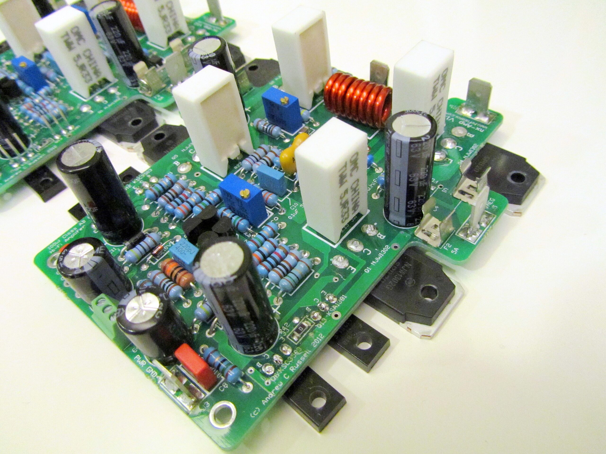 Hifisonix nx-Amplifier: A High Performance 100 W Class AB Current Feedback Amplifier